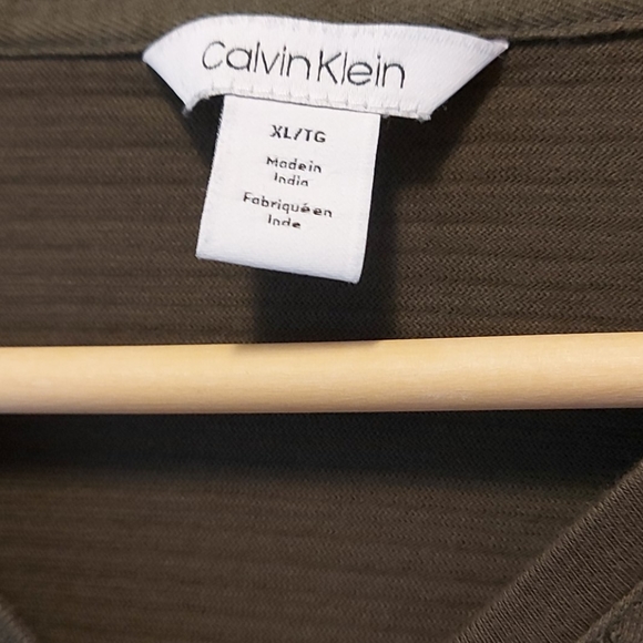 Calkin Klein Ribbed V Neck - Picture 2 of 4